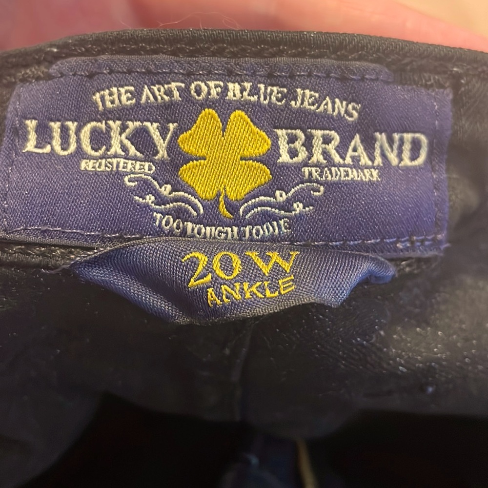 Lucky brand black skinny jeans. Size 20W.